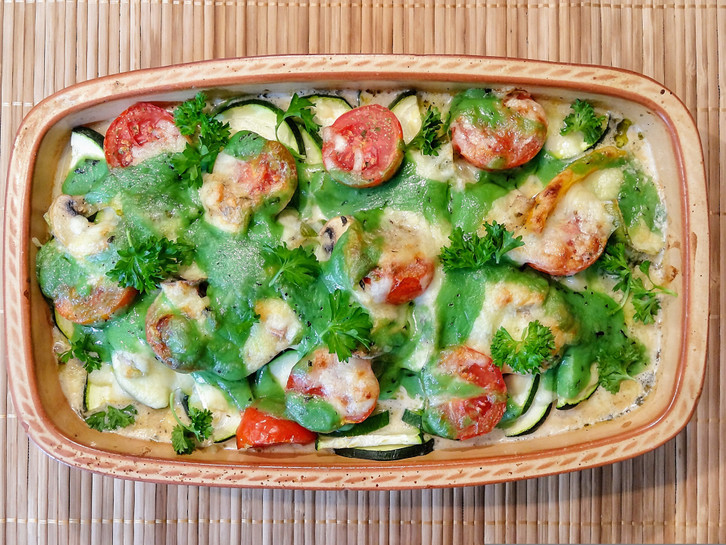 Je nach Sorte muss das Gemüse für den Auflauf vor dem Backen gedünstet werden.
