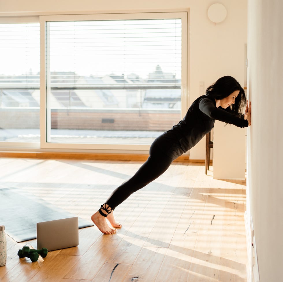 push ups on the wall during home workout