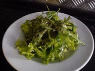 johannisbeeren-koennen-auch-herzhaft-salat-wird-mi-cc0-pixabay-flyerbine-180730_download Rote Johannisbeeren schmecken auch als fruchtiges Salatdressing.