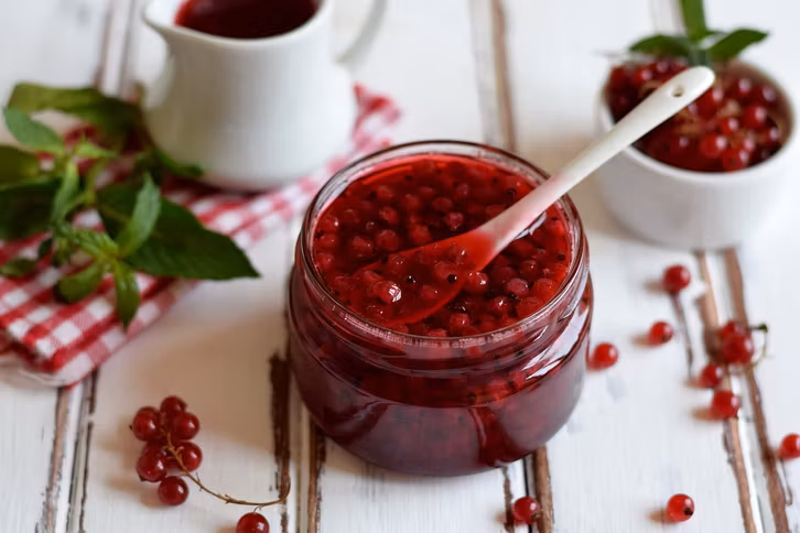 fuer-ein-sommerfruehstueck-auf-dem-balkon-selbstgema-cc0-pixabay-arinaja-180730_download Für ein Sommerfrühstück auf dem Balkon: Selbstgemachte Johannisbeermarmelade