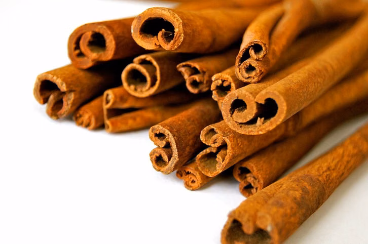 auch-zimt-zaehlt-zu-den-ayurvedischen-gewuersten-und-cc0-pixabay-weinstock-210410_download Auch Zimt zählt zu den ayurvedischen Gewürzen und verleiht herzhaften und süßen Speisen ein süßlich-scharfes Aroma.