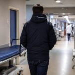 Il quitte les urgences sans attendre son résultat et reçoit un appel deux heures plus tard