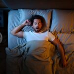 Un ronflement qui sʼinterrompt brusquement la nuit peut menacer le cœur