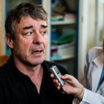 Une voix enrouée qui dure plus de trois semaines doit faire consulter