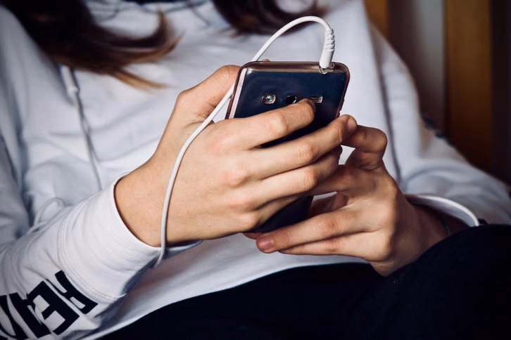 ein-android-smartphone-eignet-sich-nach-dem-ablauf-cc0--pixabay--sweetlouise-260630_download Ein Android-Smartphone eignet sich nach dem Ablaufdatum etwa noch zum Musikhören.