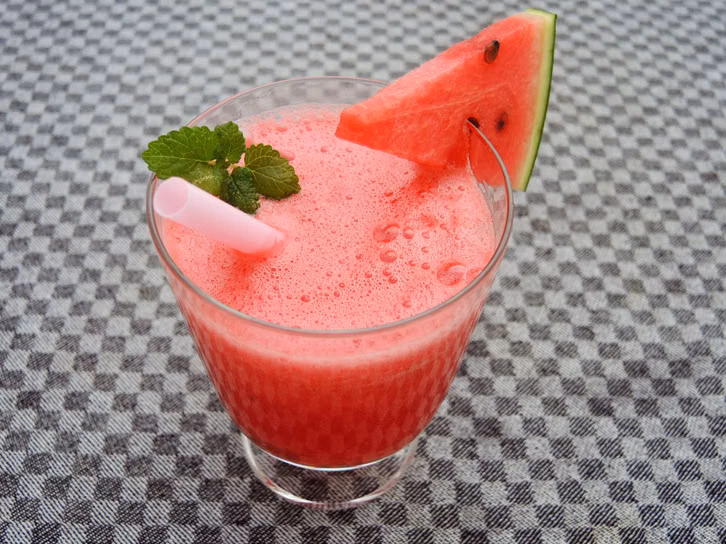 in-deinem-wassermelonen-smoothie-kannst-du-auch-di-cc0--pixabay--sabinethe-260901_download In deinem Wassermelonen-Smoothie kannst du auch die Schale verwerten.