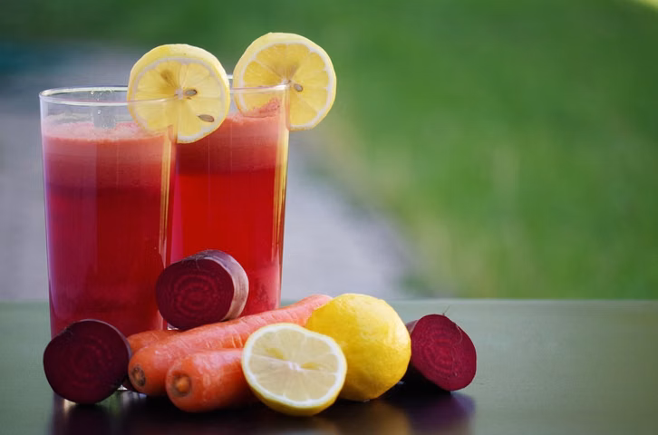 rote-bete-gibt-auch-saeften-und-smoothies-eine-toll-cc0-pixabay-ajale-181023_download Rote Bete gibt auch Säften und Smoothies eine tolle Farbe und einen intensiven Geschmack.
