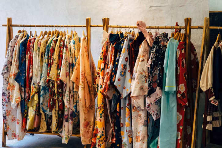 kleiderkammern-sind-eine-gute-alternative-zu-conta-cc0--pixabay--viarami-260909_download Vestiaires et consignes dédiées comme alternative au conteneur.