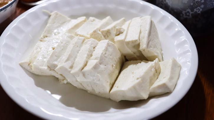 lege-zum-beispiel-tofu-im-feta-wasser-ein-damit-e-cc0--pixabay--allybally4b-260911_download Lege zum Beispiel Tofu im Feta-Wasser ein, damit er mehr Geschmack bekommt.
