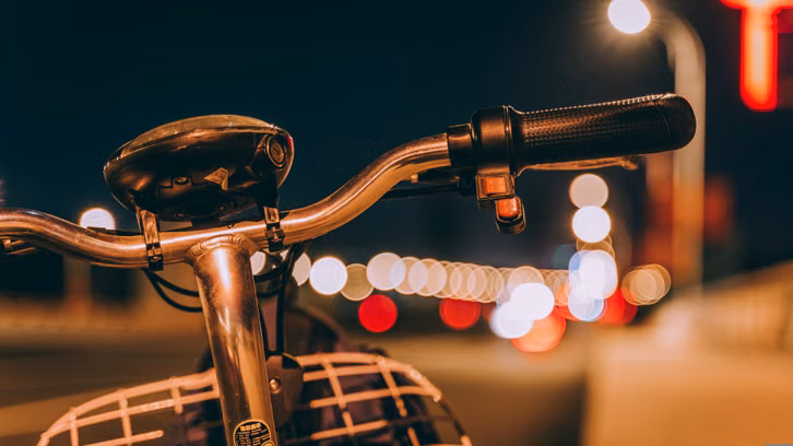 das-teure-neue-handy-vorne-ans-fahrrad-klemmen-li-cc0--pixabay--jcx516-251129_download Das teure neue Handy vorne ans Fahrrad klemmen? Lieber nicht. Nutze lieber ein altes Smartphone als Fahrrad-Display.