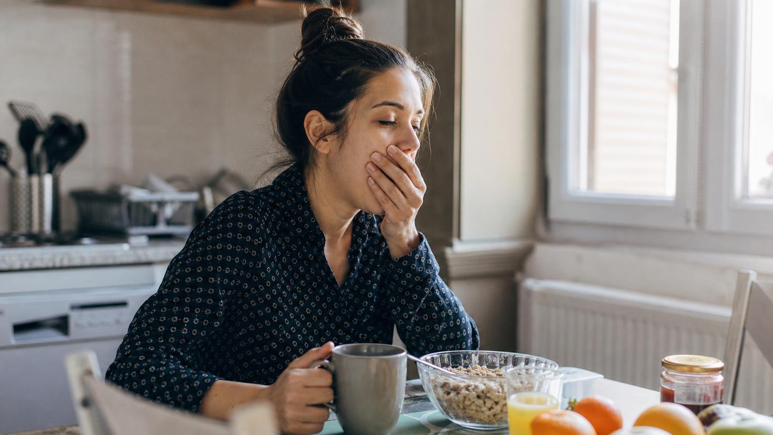 Cette erreur du matin que font 7 Français sur 10 fatigue le cœur avant midi : les cardiologues alertent