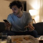 Cette erreur du soir que font 8 Français sur 10 abîme les reins en silence : les néphrologues alertent