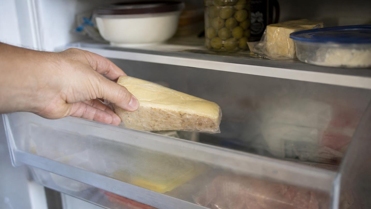 Le fromage se conserve deux fois plus longtemps à cet endroit précis du frigo