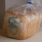Le pain de mie ne doit jamais être rangé à cet endroit de la cuisine : il moisit deux fois plus vite