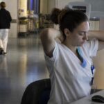 Les infirmières de nuit ont toutes la même habitude pour tenir jusquʼau matin sans café