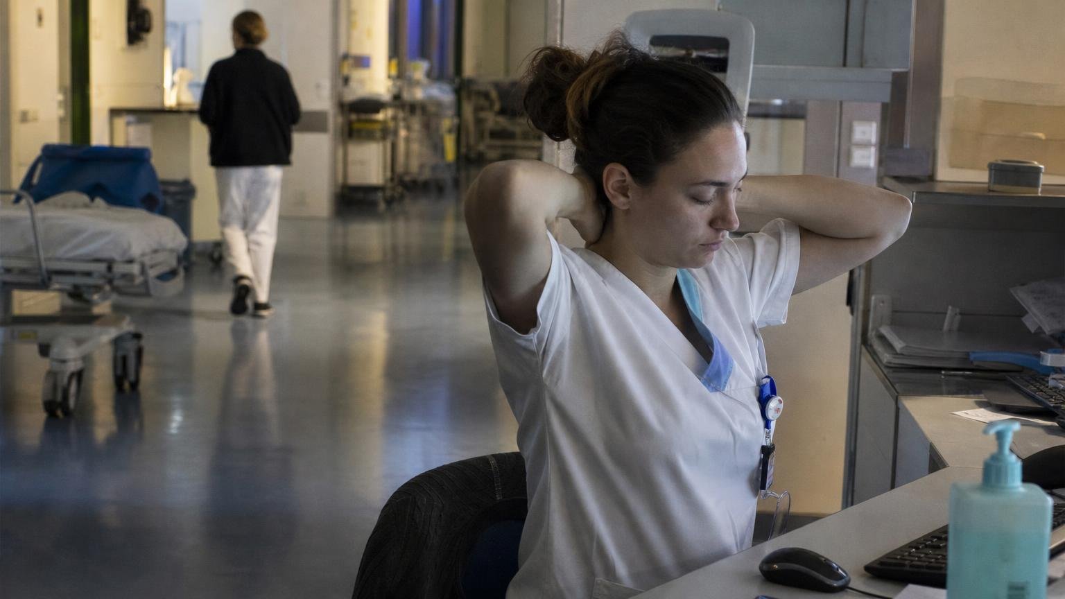 Les infirmières de nuit ont toutes la même habitude pour tenir jusquʼau matin sans café