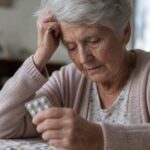 Prescrit à 3 millions de Français : ce somnifère augmenterait le risque de chute et de fracture après 70 ans