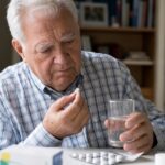 Pris par 5 millions de Français cet antidouleur courant fatigue les reins après 60 ans selon les néphrologues