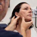 Une femme de 52 ans consulte pour des acouphènes et repart avec un diagnostic à la mâchoire