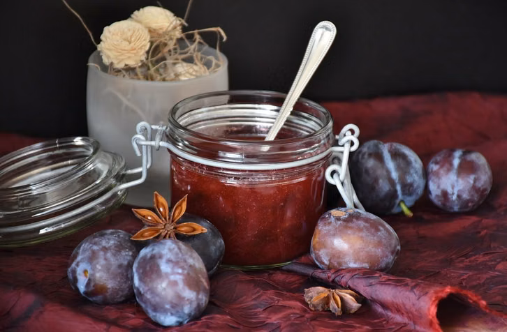 auch-zwetschgen-kompott-eignet-sich-gut-als-porrid-cc0-pixabay-ritae-210422_download Auch Zwetschgen-Kompott eignet sich gut als Porridge-Topping.
