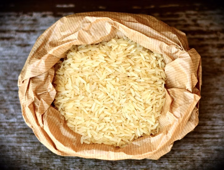 Um Reissirup herzustellen, müssen Reiskörner in ihre Zuckerbestandteile aufgespalten werden.