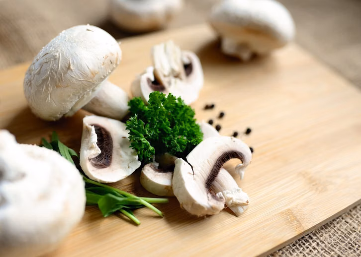 Weiße und braune Champignons haben einen ähnlichen Nährstoffgehalt.