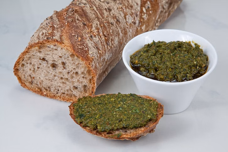 aus-den-blaettern-und-blueten-von-kapuzinerkresse-ka-cc0-pixabay-waldrebell-210426_download Aus den Blättern und Blüten von Kapuzinerkresse kannst du zum Beispiel leckeres Pesto zubereiten.