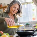Cette huile de cuisine protège les artères après 50 ans : les cardiologues confirment