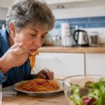 Combien de fois par semaine peut-on vraiment manger des pâtes après 50 ans : un diabétologue donne le chiffre