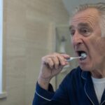 Des gencives qui saignent au brossage après 50 ans doivent faire vérifier le cœur