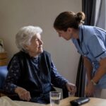 Les infirmières repèrent les patients de 75 ans qui vieillissent bien à un seul détail dans leur chambre